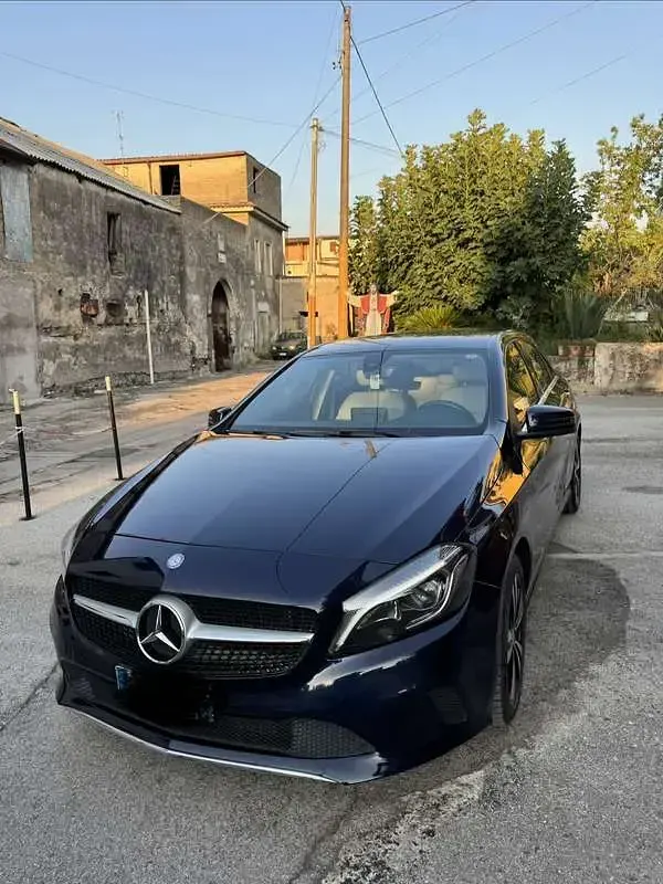 Usata Mercedes A180 Premium 109 CV (80 kW) 2017 Utilitaria