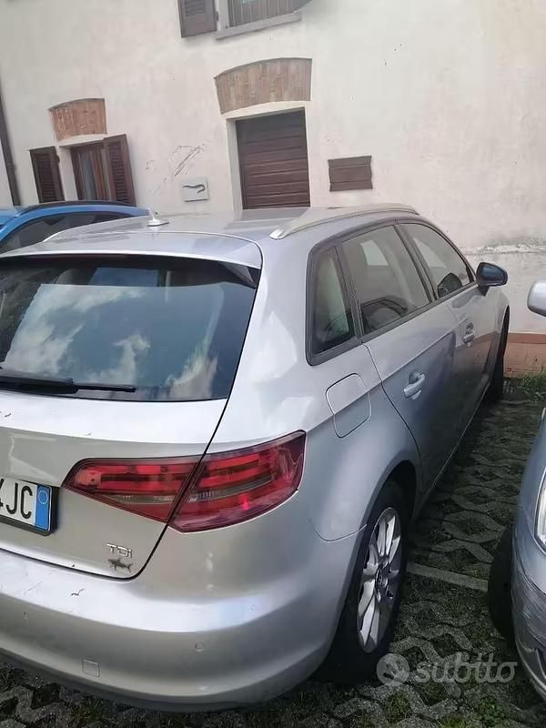 Usado Audi A3 Ambition 110 CV (80 kW) 2016 Gris Berlina