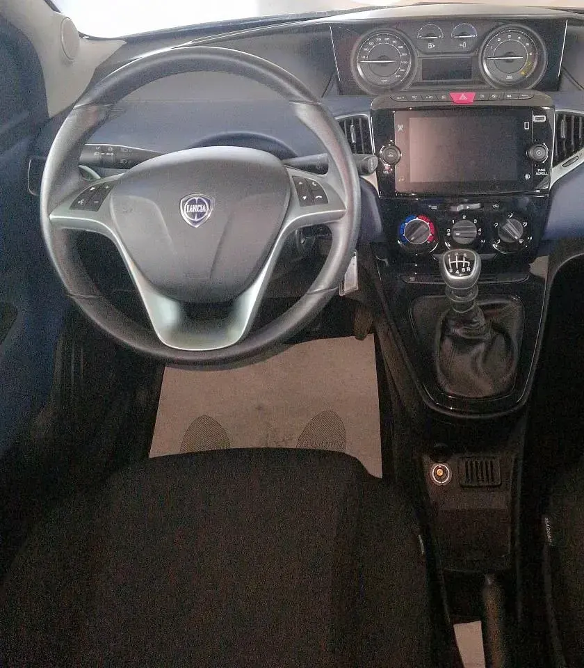 Usata Lancia Ypsilon S 70 CV (51 kW) 2024 Grigio Utilitaria