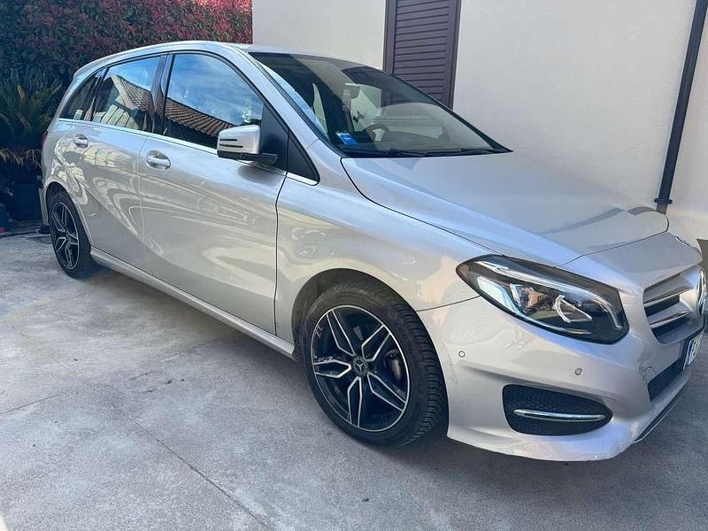 Usata Mercedes B180 Premium 109 CV (80 kW) 2017 Monovolume