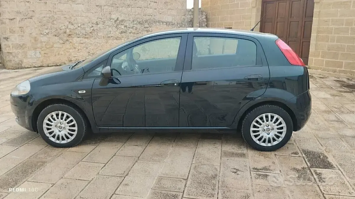 Usata Fiat Grande Punto 75 CV (55 kW) 2011 Bluazzurro Utilitaria