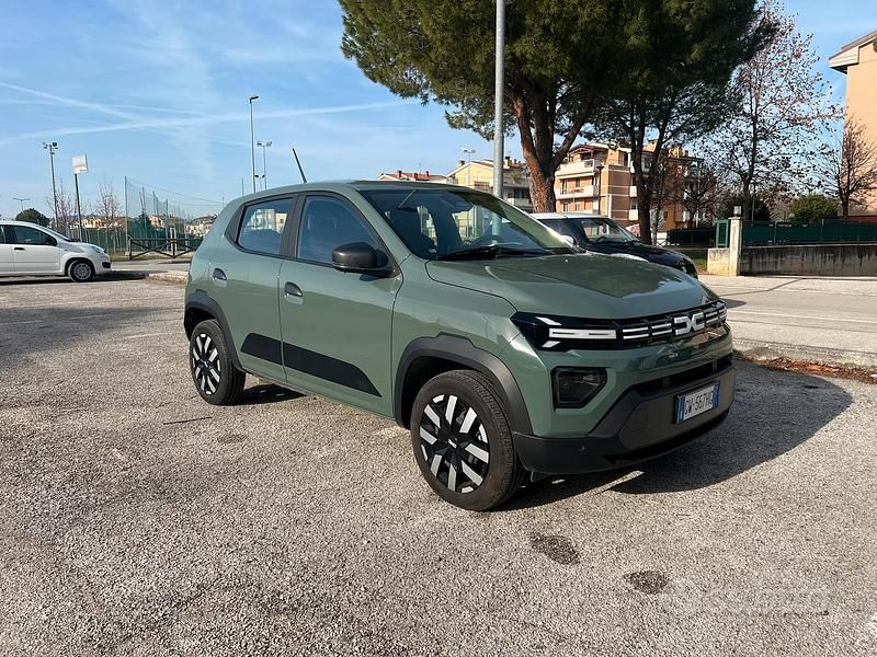 Verde Usata 2024 Dacia Spring Business Due volumi | 12.500 € (Buon prezzo) - Immagine 1/4