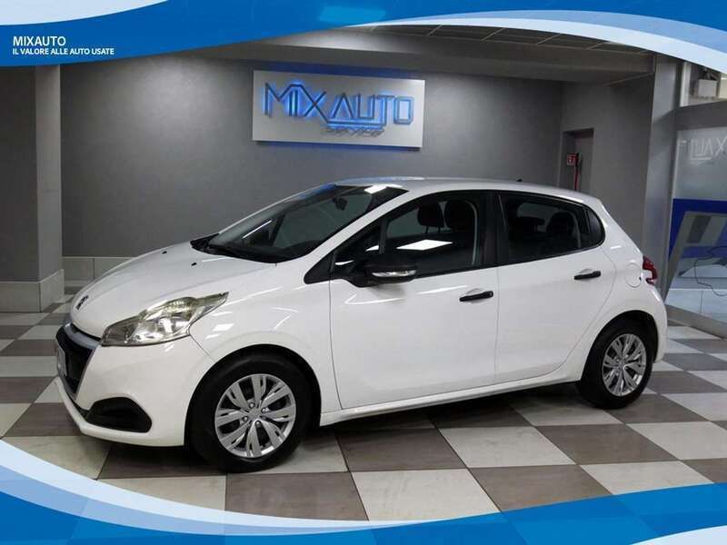 Bianco pastello Usata 2016 Peugeot 208 Access Due volumi | 9500 € (Buon prezzo) - Immagine 1/4