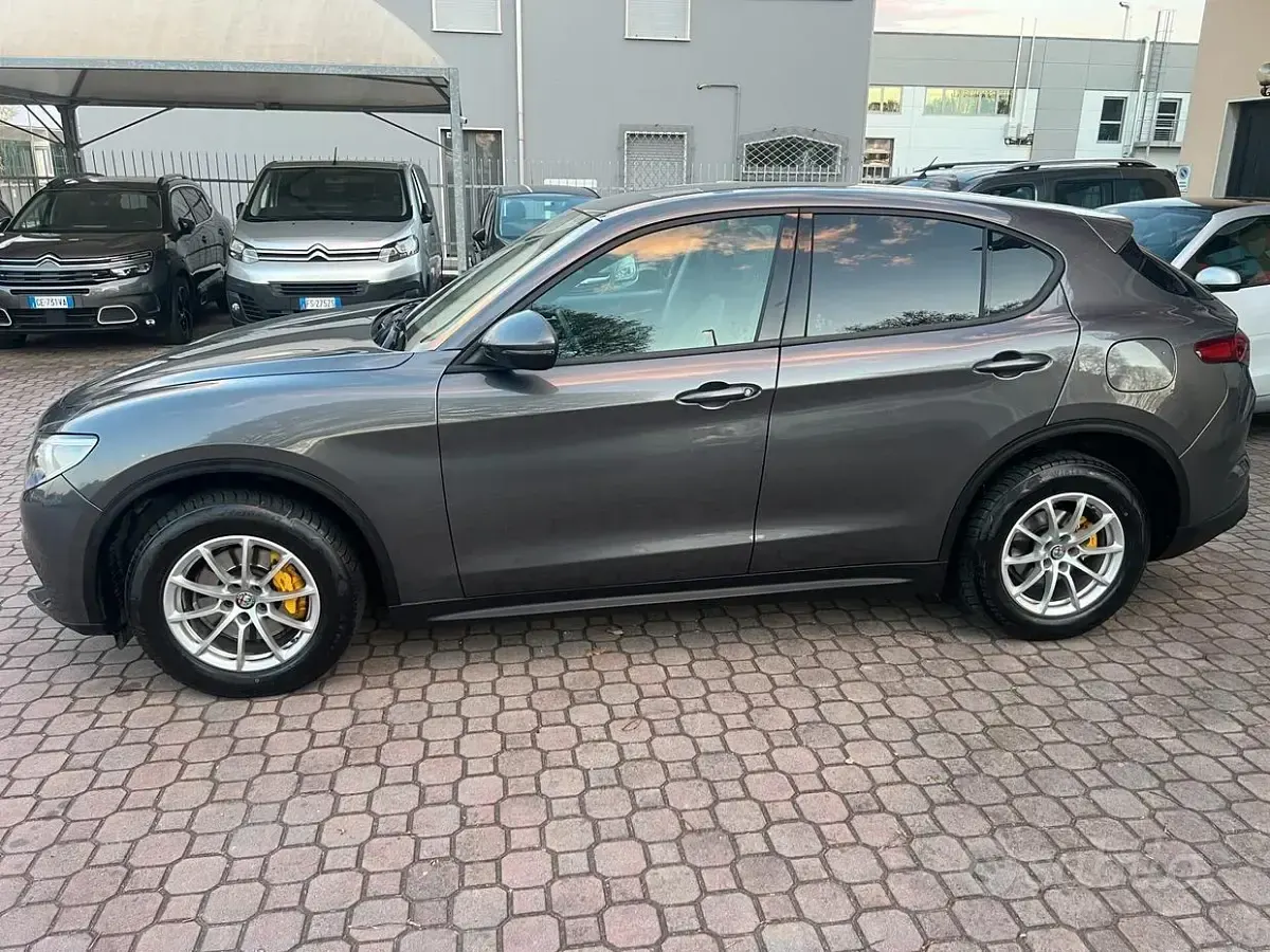 Usata Alfa Romeo Stelvio Executive 210 CV (154 kW) 2017 Grigio SUV