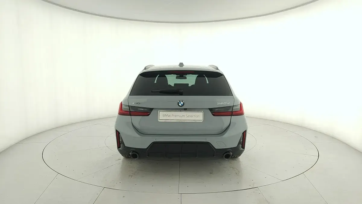 Usata BMW 320e M Sport 190 CV (139 kW) 2025 Grigio Station wagon