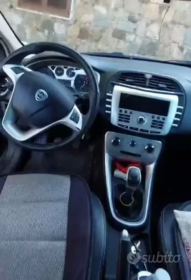 Usata Lancia Delta 120 CV (88 kW) 2008 Utilitaria