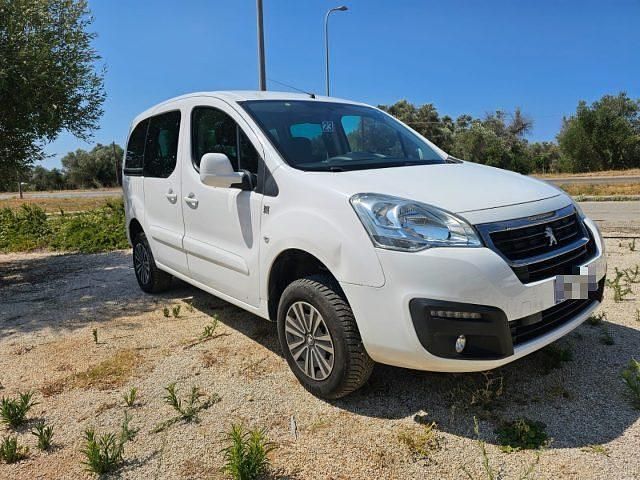 Begagnad Peugeot Partner Tepee Active 100 HK (73 kW) 2018 Vit Minibuss