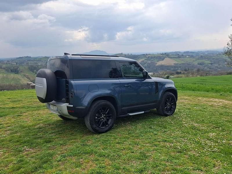 Usata Land Rover Defender SE 200 CV (147 kW) 2021 Blu/azzurro SUV