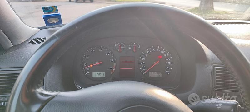 Usata VW Golf IV 2003 Nero Utilitaria