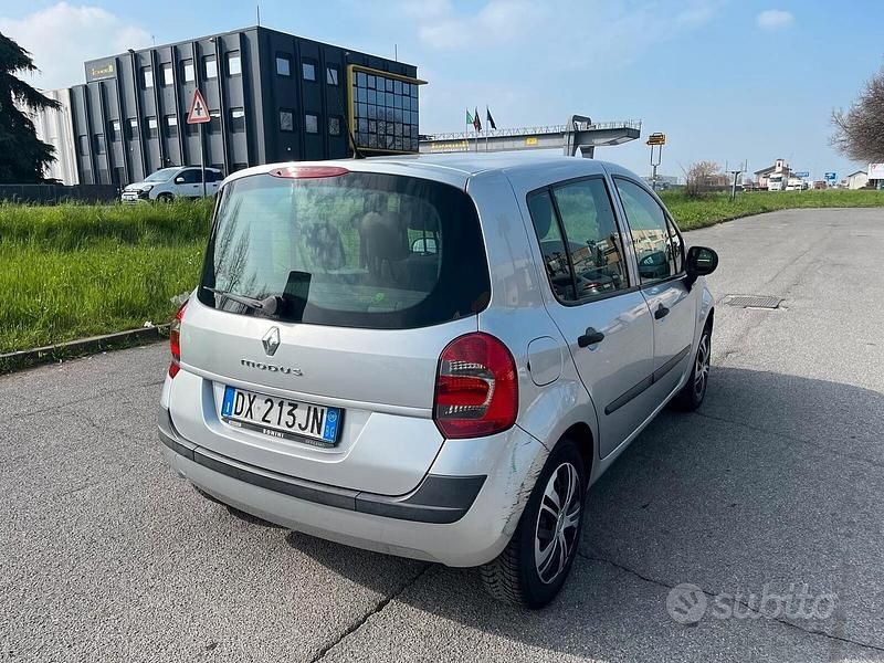 Usata Renault Modus Dynamique 75 CV (55 kW) 2009 Grigio Monovolume