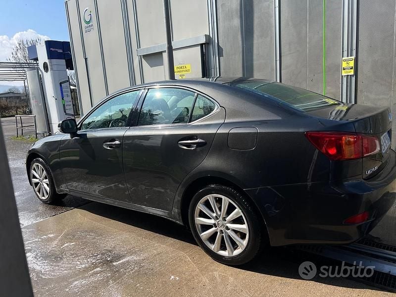 Usata Lexus IS220d Sport Line 2009 Marrone Berlina