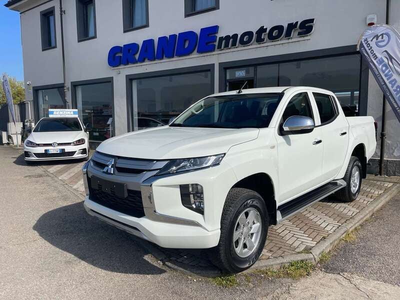 Usata Mitsubishi L200 Instyle 150 CV (110 kW) 2022 Bianco Pick-up