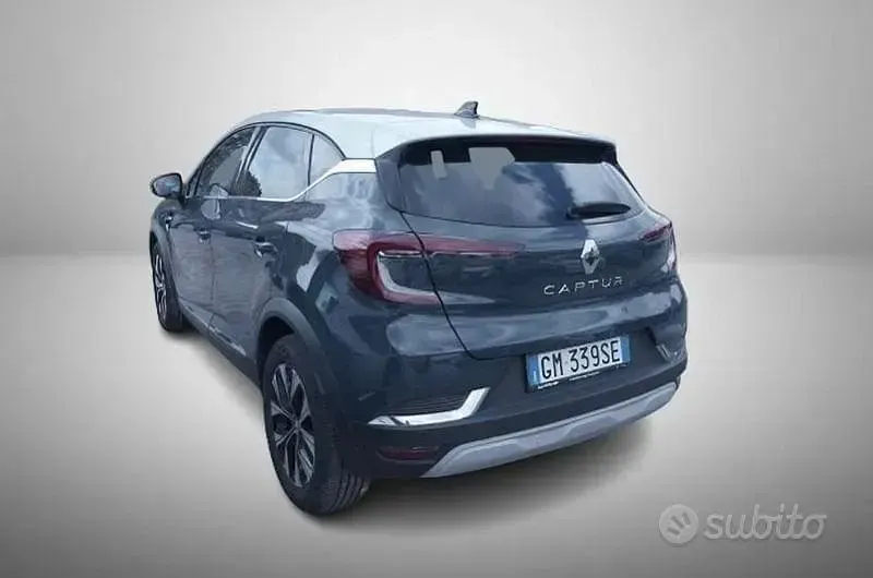 Usata Renault Captur Techno 101 CV (74 kW) 2023 Blu SUV