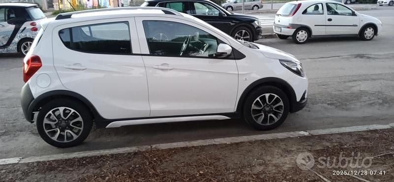 Usata Opel Karl Rocks 75 CV (55 kW) 2019 Bianco Utilitaria