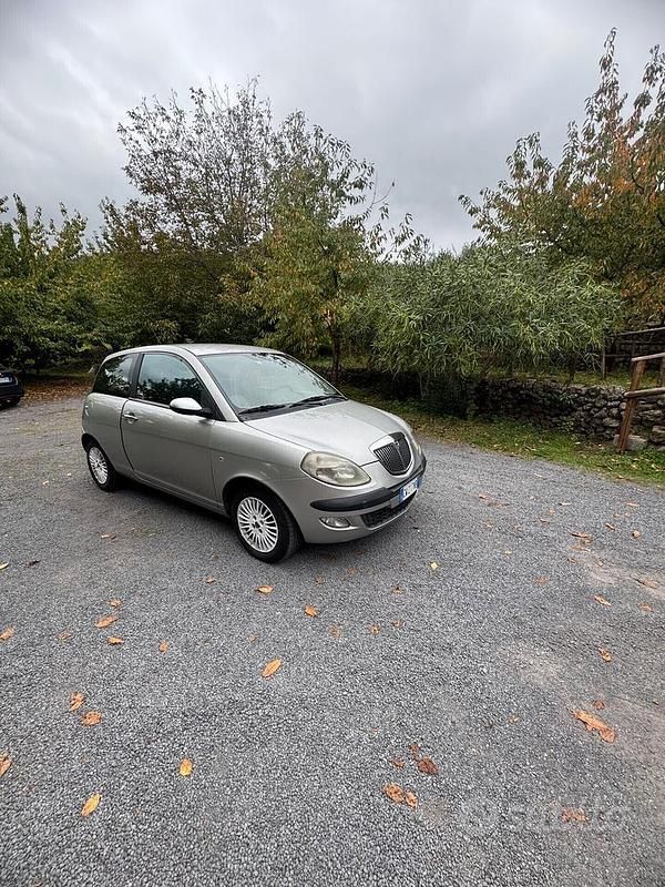Usata Lancia Ypsilon 69 CV (50 kW) 2005 Grigio Utilitaria