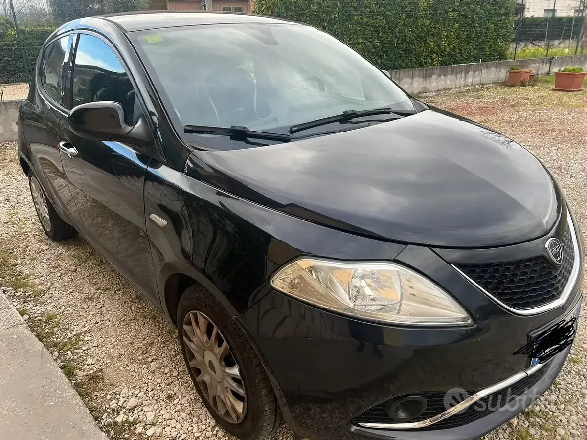 Usata Lancia Ypsilon 95 CV (69 kW) 2016 Nero Utilitaria