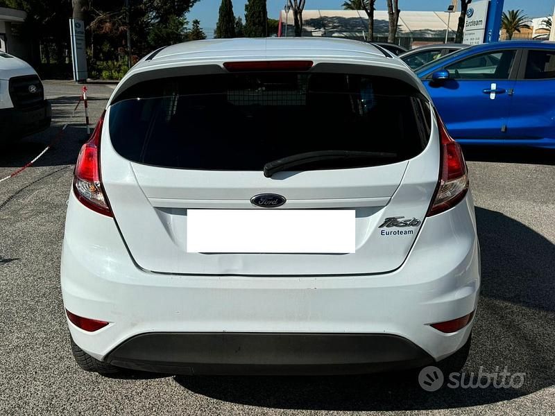 Usata Ford Fiesta 95 CV (69 kW) 2016 Bianco Furgone