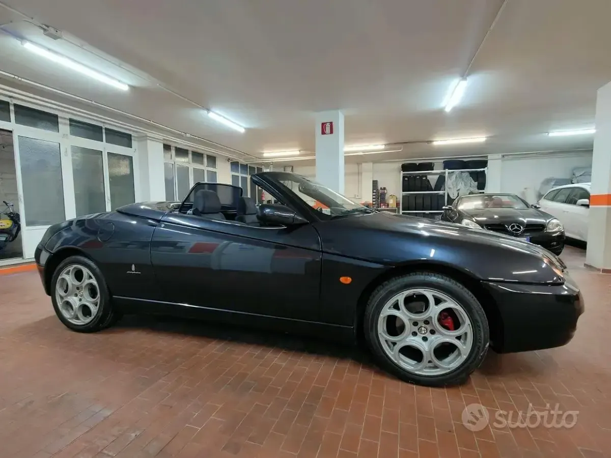 Usata Alfa Romeo Spider 166 CV (122 kW) 2004 Blu Cabrio