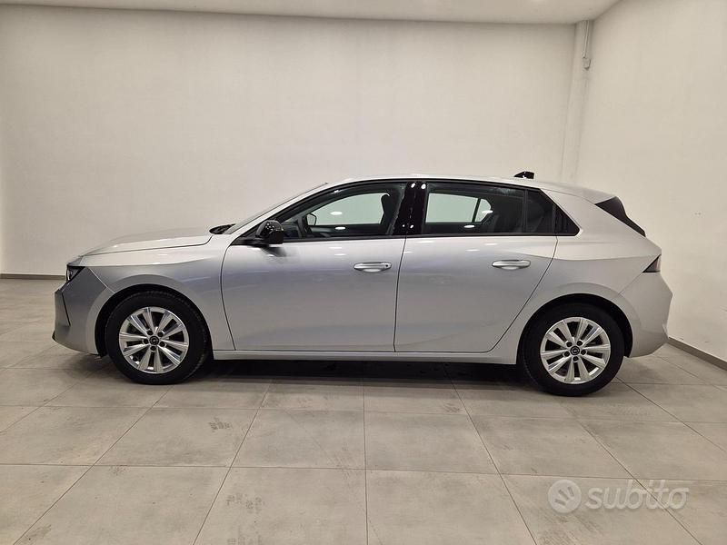 Usata Opel Astra Edition 130 CV (95 kW) 2024 Grigio Berlina