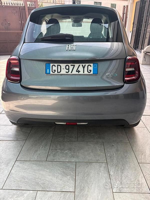 Usata Fiat 500e La Prima 86 kW (118 CV) 2020 Grigio Berlina
