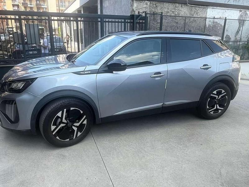 Usata Peugeot 2008 Allure 131 CV (96 kW) 2023 Argento SUV