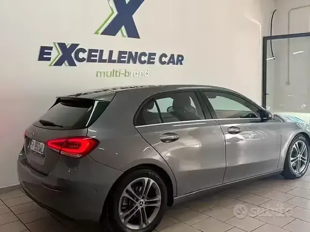 Usata Mercedes A180 116 CV (85 kW) 2018 Grigio Berlina