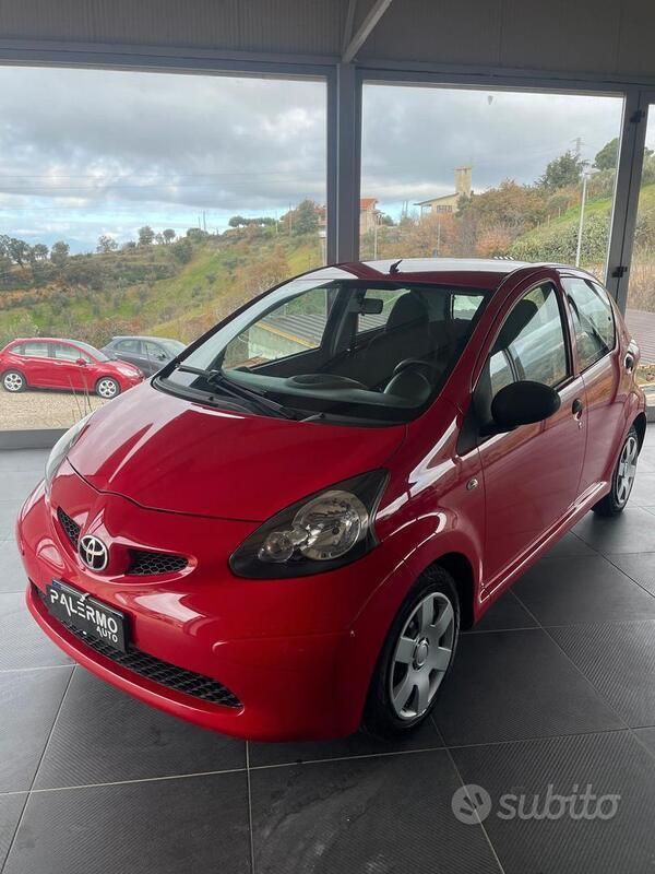 Usata Toyota Aygo 68 CV (50 kW) 2008 Rosso Utilitaria