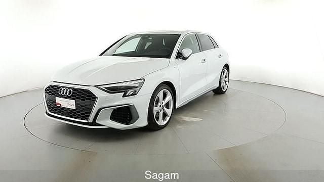 Bianco ghiaccio metallizzato Usata 2024 Audi A3 S-Line Tre volumi | 32.500 € (Ottimo prezzo) - Immagine 1/4