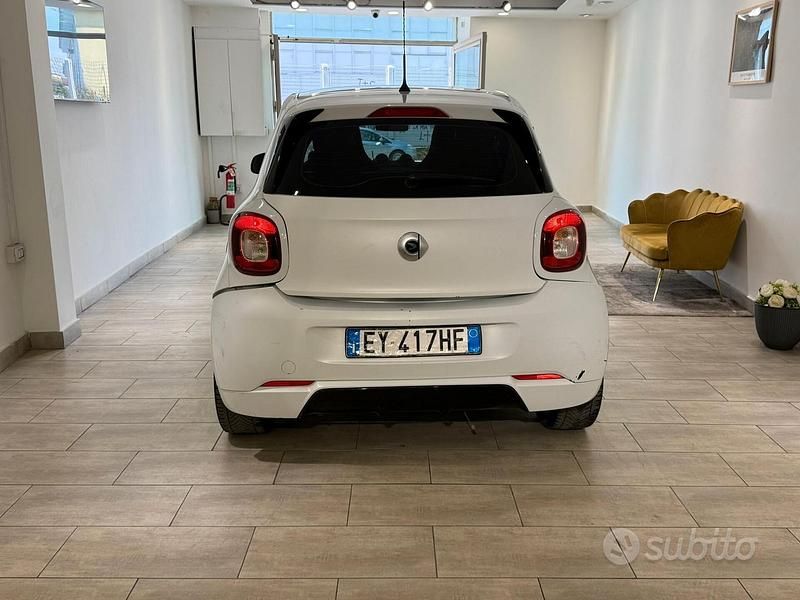Usata Smart ForFour Proxy 70 CV (51 kW) 2015 Bianco Utilitaria