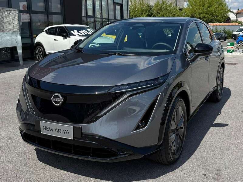 Dark metal grey Nuova 2025 Nissan Ariya SUV | 33.900 € (Buon prezzo) - Immagine 1/4