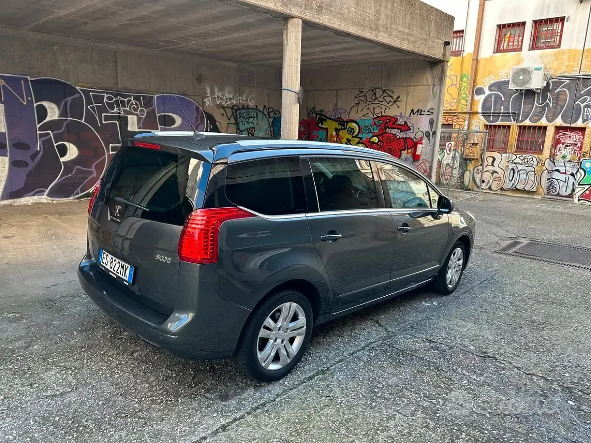 Usata Peugeot 5008 Allure 115 CV (84 kW) 2014 Grigio Monovolume
