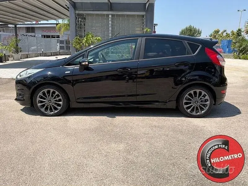 Usata Ford Fiesta ST-Line 75 CV (55 kW) 2017 Nero Utilitaria