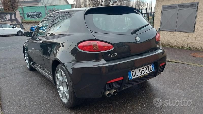 Usata Alfa Romeo 147 GTA 250 CV (183 kW) 2003 Jarama metallizzato 846/a Utilitaria