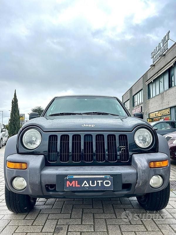 Usata Jeep Cherokee Sport 149 CV (109 kW) 2003 Nero SUV