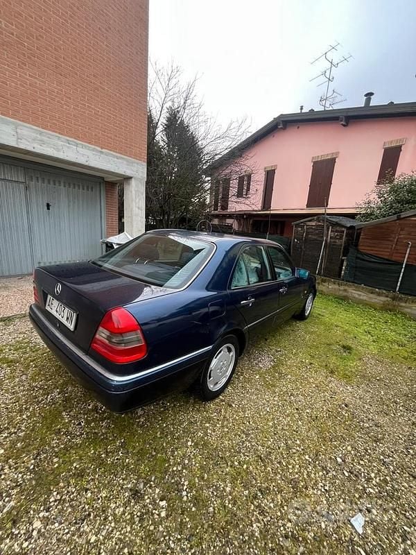 Usata Mercedes 200 Elegance 1995 Blu Berlina