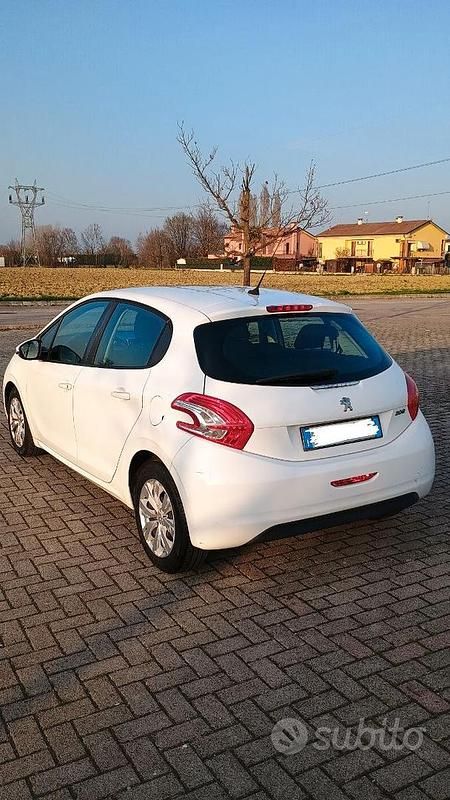 Usata Peugeot 208 68 CV (50 kW) 2012 Bianco Utilitaria