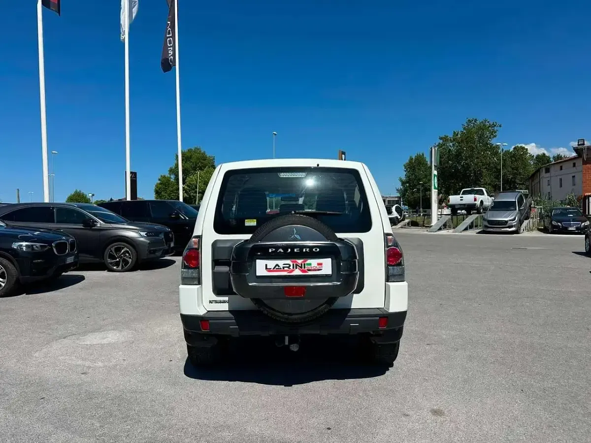 Usata Mitsubishi Pajero Invite 190 CV (139 kW) 2018 Bianco SUV
