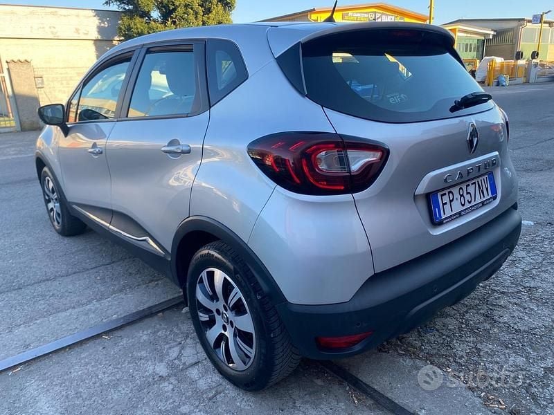 Usata Renault Captur Life 90 CV (66 kW) 2018 Grigio SUV