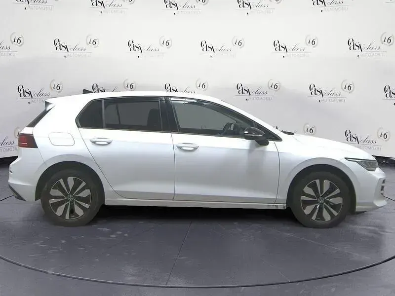 Usata VW Golf VIII Life 149 CV (109 kW) 2025 Bianco Berlina