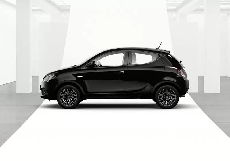 Usata Lancia Ypsilon Gold 69 CV (50 kW) 2023 Nero Utilitaria