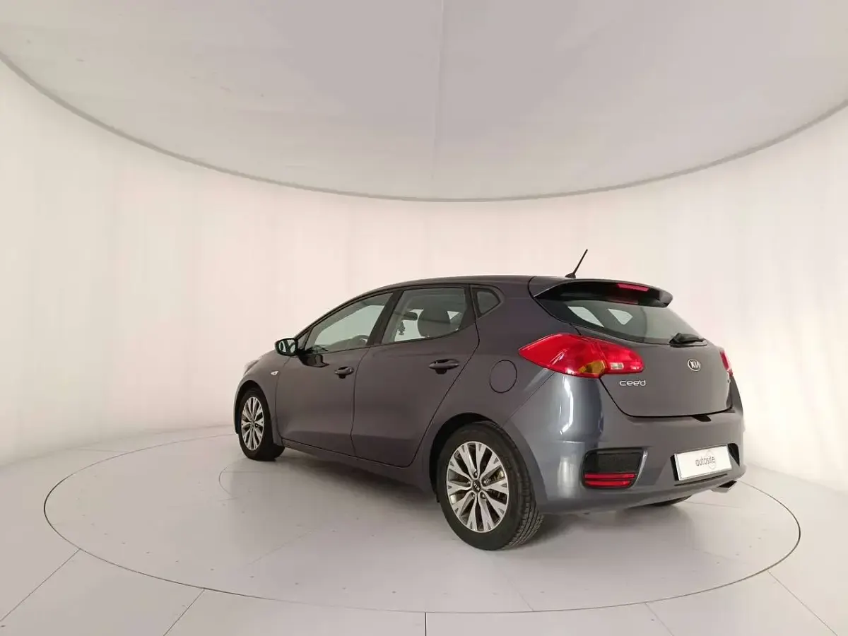 Usata Kia Ceed 90 CV (66 kW) 2018 Grigio argento Utilitaria