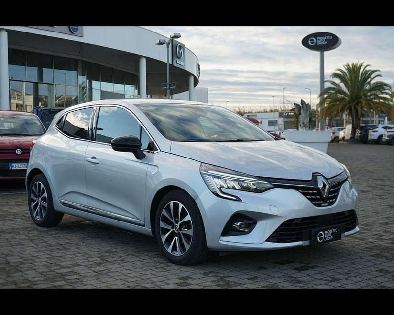 Usata Renault Clio V Intens 101 CV (74 kW) 2022 Grigio met Berlina