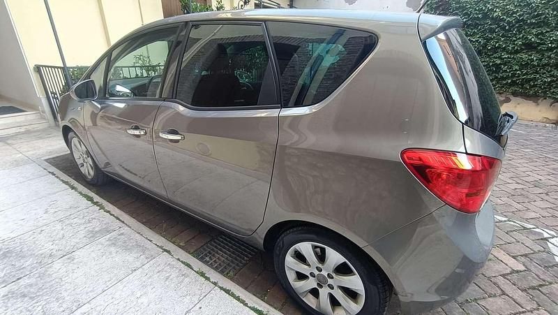 Usata Opel Meriva Cosmo 110 CV (80 kW) 2011 Grigio Monovolume
