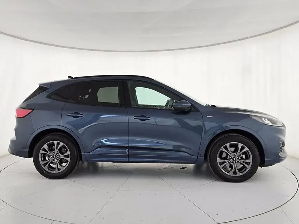 Usata Ford Kuga ST-Line 190 CV (139 kW) 2021 Blue metallic (metalliclackierung) SUV