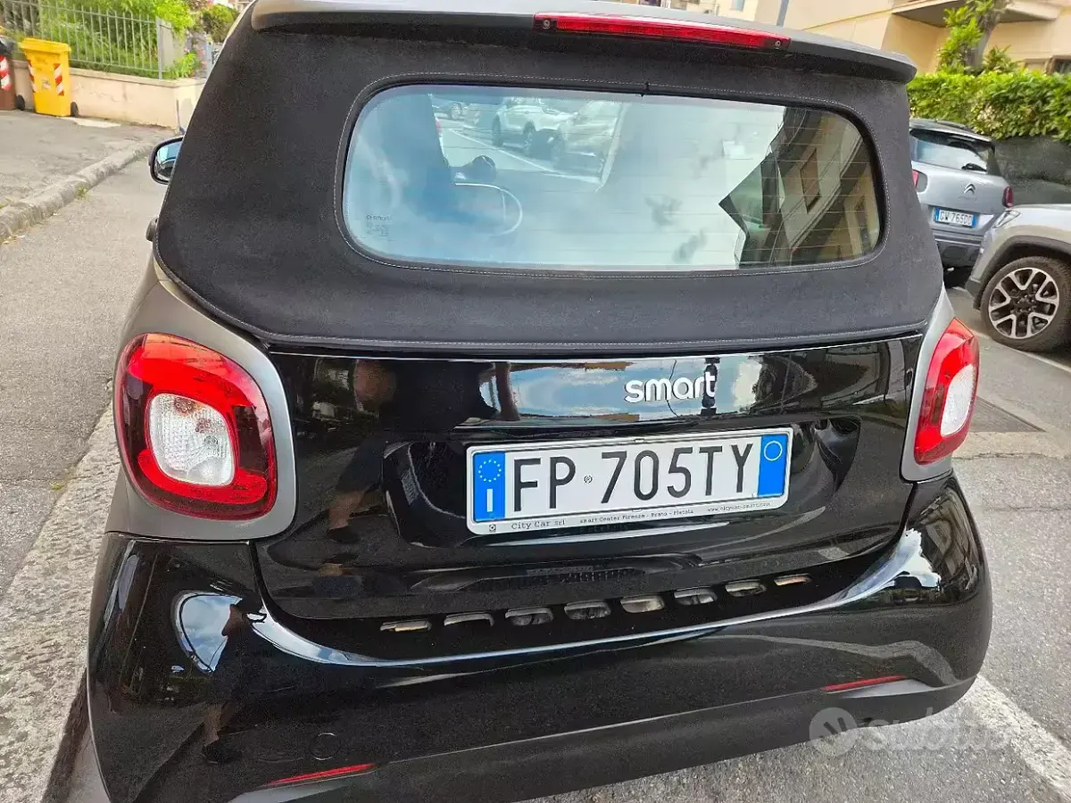 Usata Smart ForTwo Cabrio 90 CV (66 kW) 2018 Nero Cabrio