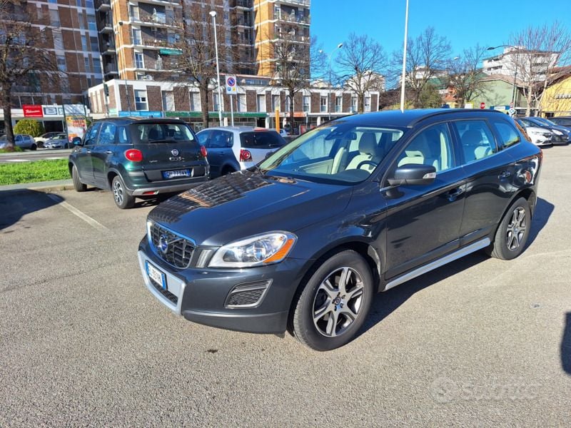 Usata Volvo XC60 215 CV (158 kW) 2012 Grigio SUV