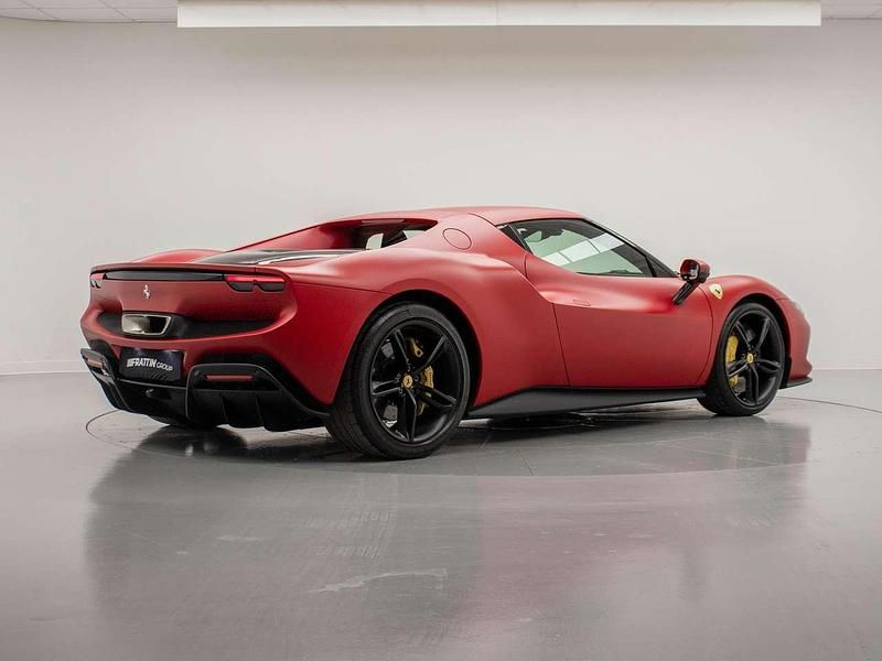 Usata Ferrari 296 663 CV (487 kW) 2023 Rosso Coupé