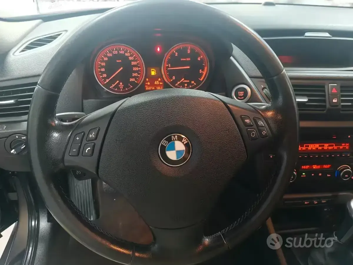 Usata BMW X1 177 CV (130 kW) 2011 Marrone SUV