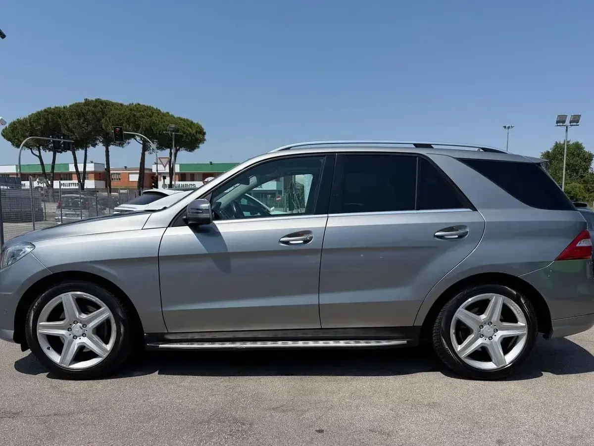 Usata Mercedes ML350 Premium 258 CV (189 kW) 2013 Grigio metallizzato SUV