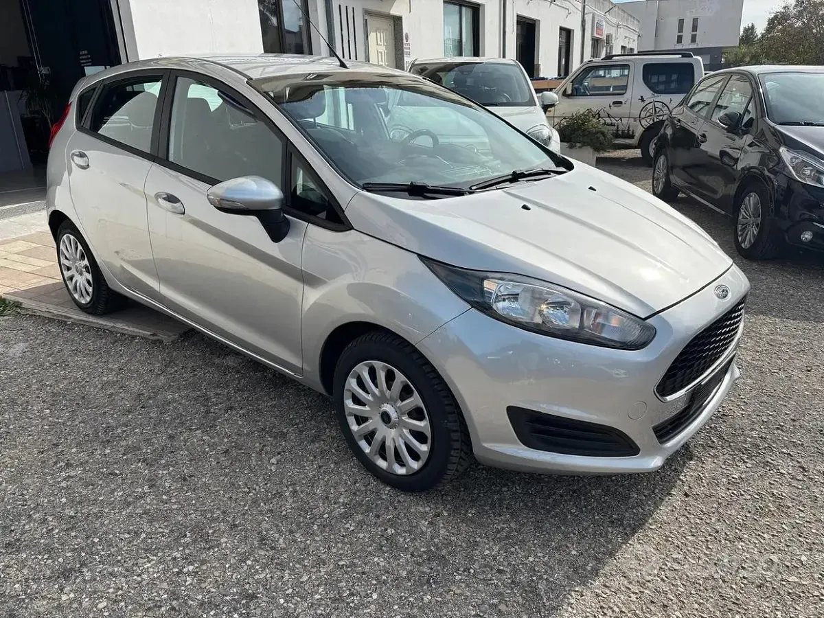 Usata Ford Fiesta Business Edition 75 CV (55 kW) 2017 Grigio Utilitaria